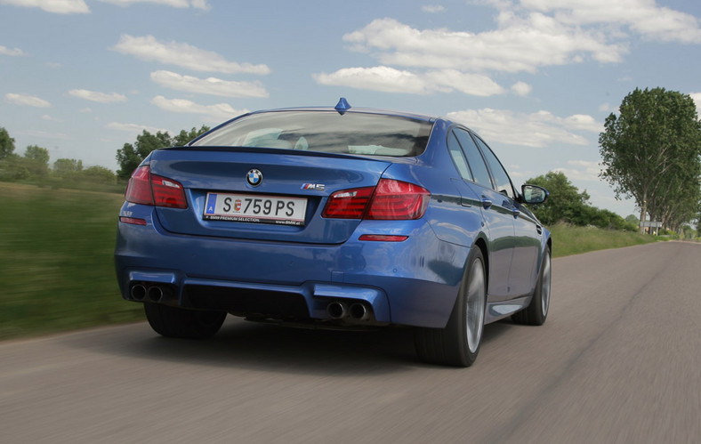 BMW M5: wirtuoz driftu i nie tylko