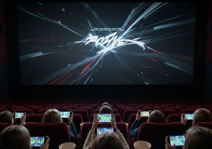 Umesto u film, deca igrala igricu na telefonima