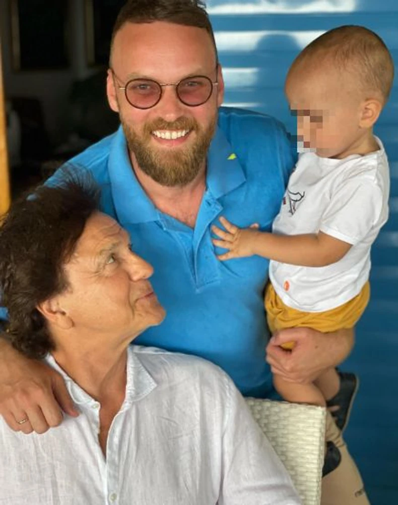 Danijel sa detetom i Čolom