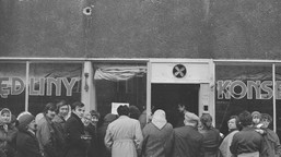 Urodzeni przed 1990 rokiem mają przewagę. Ten quiz PRL sprawdza najlepszych