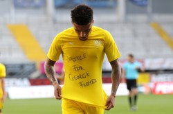 Jadon Sancho z hat-trickiem. Rafał Gikiewicz puścił aż cztery gole