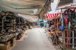 Poczuł ból brzucha. Okazało się, że ktoś postrzelił go na targowisku