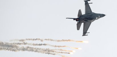 F-16 w warunkach bojowych bez pilota!