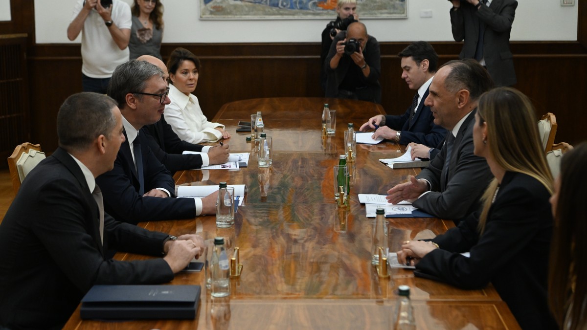  Aleksandar Vučić i Jorgos Gerapetritis