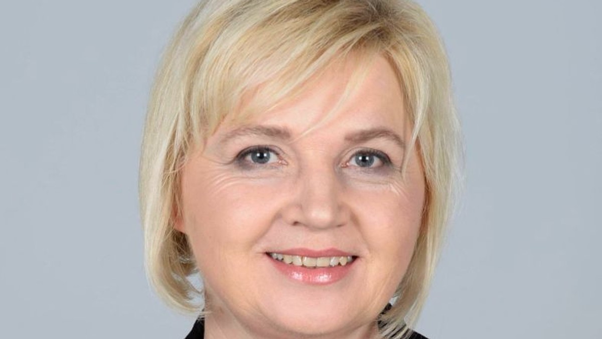 Polskie prawo wciąż za słabo chroni pożyczkobiorców - uważa olsztyńska senator Lidia Staroń i zapowiada wystąpienie z propozycją zmiany prawa o notariacie. Parlamentarzystka proponuje m.in. by notariusze mieli obowiązek nagrywania czynności notarialnych.