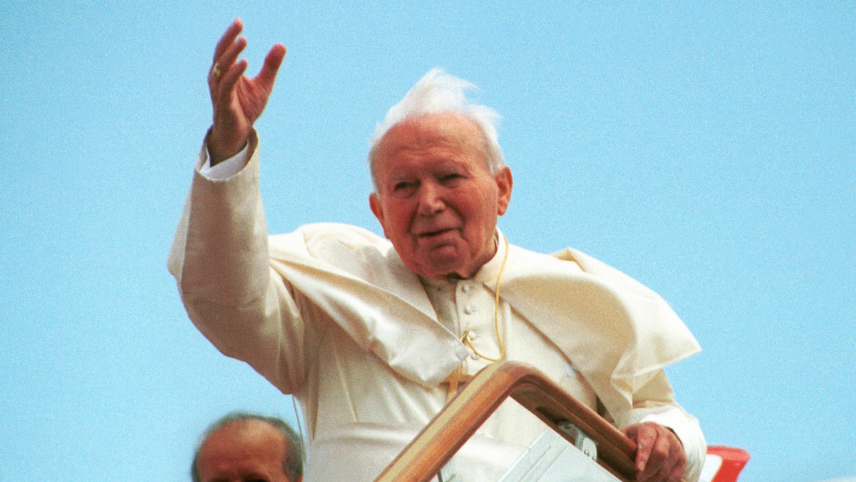 We Włoszech skradziono relikwie bł. Jana Pawła II. Włoska prasa poinformowała dziś, że ampułka z kroplą krwi przyszłego świętego wraz z relikwiarzem, w którym się znajdowała, została skradziona z sanktuarium w miejscowości St. Pietro della Ienca w Abruzji.