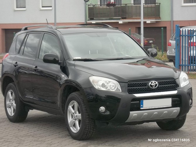 Toyota RAV-4 - 1. miejsce wśród najpopularniejszych używanych samochodów typu SUV w cenie do 30 tys. zł