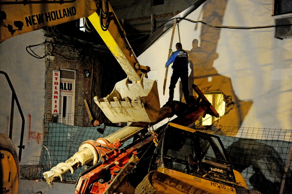 U međuvremenu bager je uklonjen