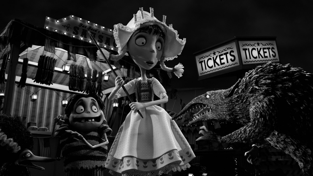 Gwiazda "Draculi" i "Czarnego Łabędzia" ponownie spotkała się na planie filmowym z Timem Burtonem. Tym razem, aby wystąpić w jego najnowszym projekcie "Frankenweenie" i użyczyć swego głosu posępnej, acz bardzo wrażliwej Elsie Van Helsing, przyjaciółce głównego bohatera Wiktora Frankensteina.