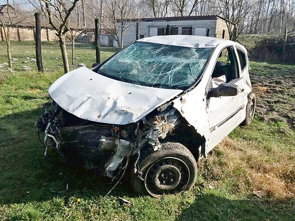 Todor kaže da se ne seća trenutka udesa, samo se probudio bez ičega: Smrskani automobil