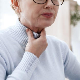 Ha ezt tapasztalja étkezés közben, a stroke figyelmeztető jele lehet