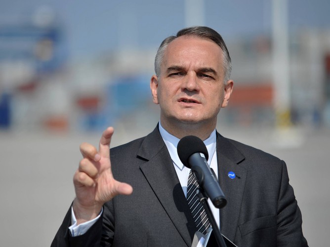 Waldemar Pawlak urzędował od czerwca do lipca 1992 roku. Był tym samym najkrócej urzędującym premierem. 35 dni urzędowania. Ponownie na stanowisko szefa rządu powołany został przez Wałęsę w październiku 1993 roku. Tym razem na 496 dni. Jego rząd przeprowadził denominację złotego