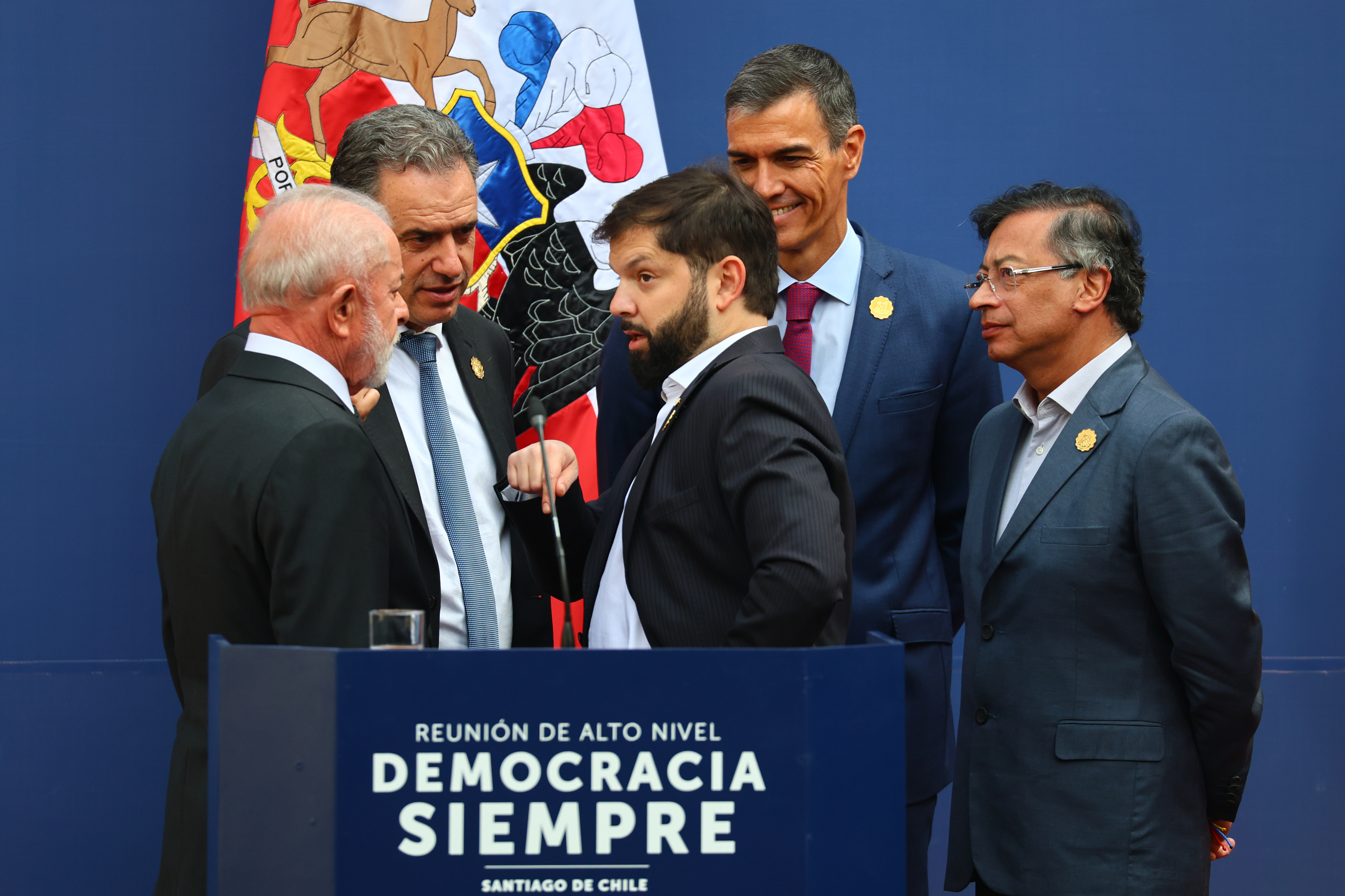 Petro acusa a Perú de copar territorio colombiano en Amazonas