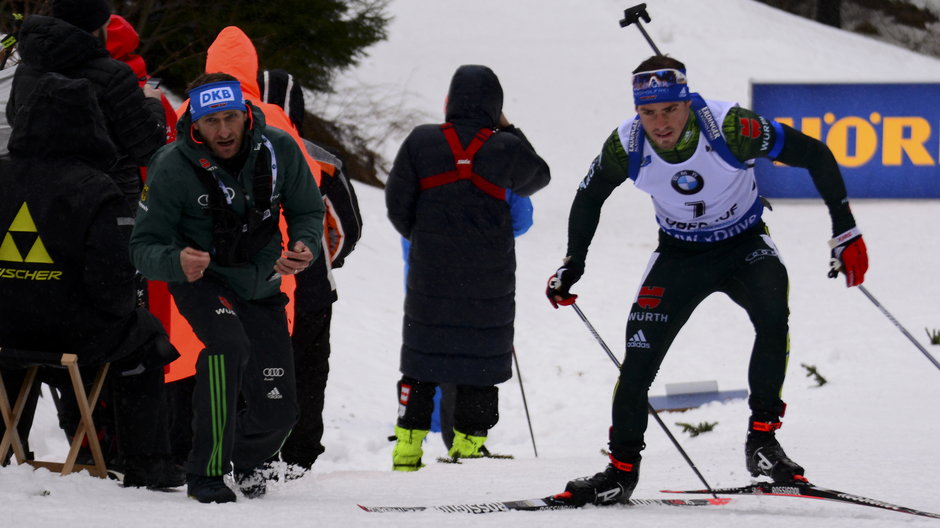 Simon Schempp na trasie biegu sprinterskiego w Oberhofie