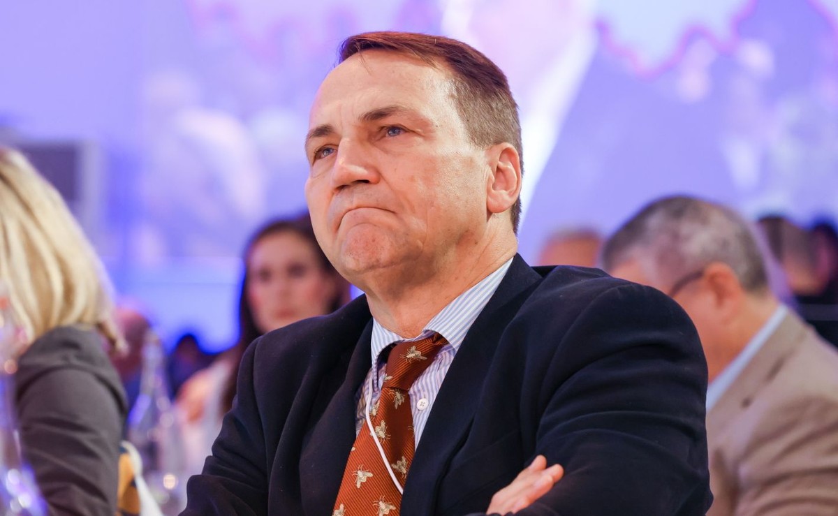 Sikorski: Putin musi zasłużyć na szczyt z Trumpem ws. Ukrainy