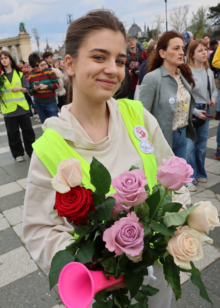 They roll 1300km Serbian students to help them with the Union