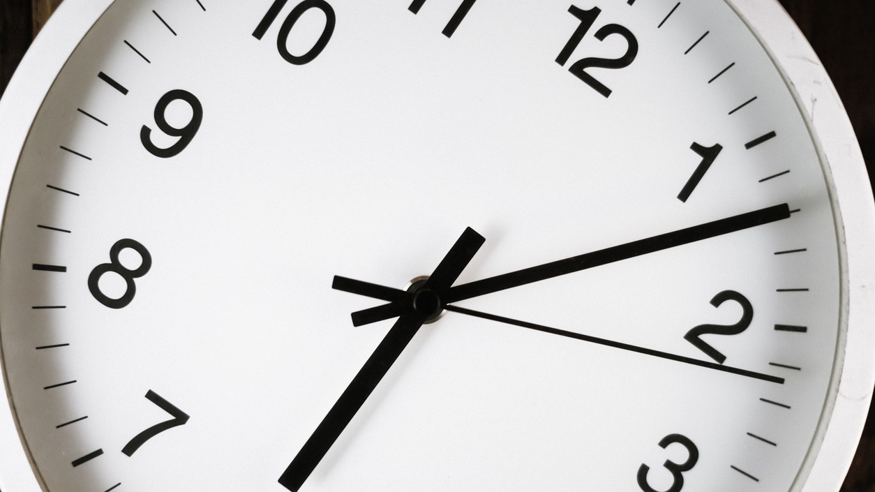 Mnohí Slováci si nevedia poradiť s touto jednoduchou otázkou: koľko číslic sa skutočne nachádza na ciferníku hodiniek?