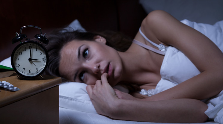 Az egészségtelen táplálkozás előbb-utóbb csapnivaló alváshoz vezet! / Fotó: Shutterstock