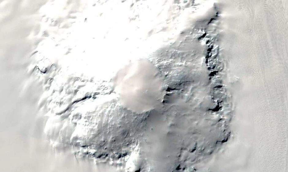 Takahe se uzdiže na više od 2.000 metara iznad ledenog pokrivača zapadnog dela antarktika