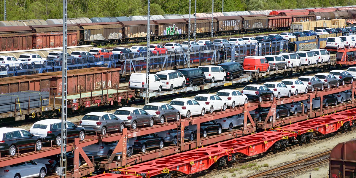 Przemysł motoryzacyjny w Niemczech wciąż nie wygrzebał się z dołka. Co więcej to wygrzebywanie w lipcu spowolniło. To może mieć negatywne skutki dla zakładów zlokalizowanych w Polsce. 