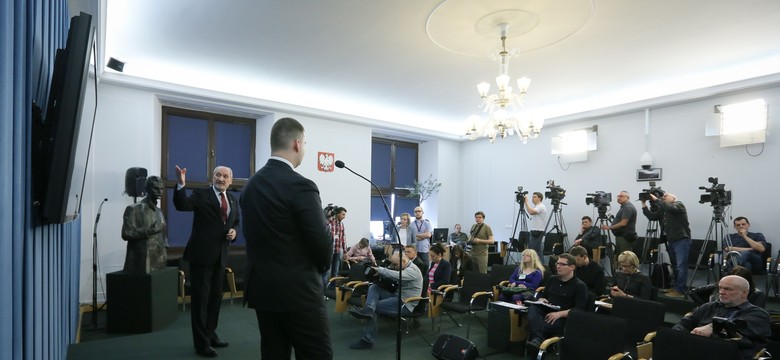 Macierewicz i Kaczyński przekroczyli uprawnienia? W Sejmie wraca sprawa WSI