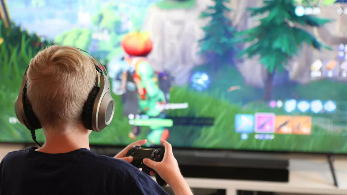 Fortnite to popularna gra komputerowa wśród dzieci i dorosłych