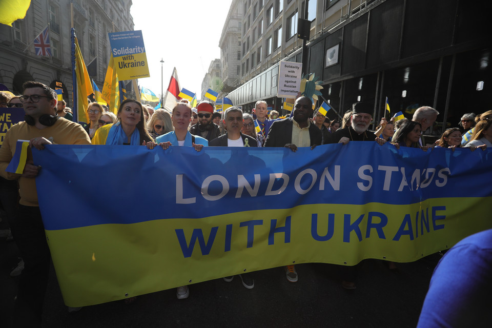 Dziesiątki tysięcy osób na ulicach Londynu. Tak solidaryzują się z Ukrainą