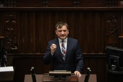 Duże firmy zapłacą za przestępstwa pracowników. Projekt resortu Ziobry