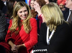 Brytyjskie media rozpływają się w zachwytach nad stylizacją ciężarnej żony premiera Johnsona. FOTO