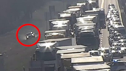 Berágott a dugóra a sofőr: pofátlan manőverrel játszotta ki a tumultust az M1-esen – videó
