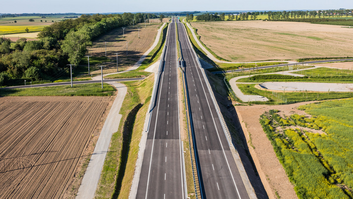 W samo południe oddano nowy odcinek drogi krajowej S7 między węzłami Ostróda-Południe i Rychnowo. To kolejny etap modernizacji tras krajowych na Warmii i Mazurach.