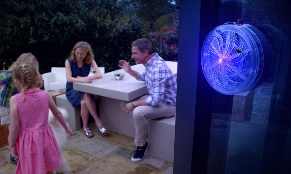 Solarna lampa protiv insekata 