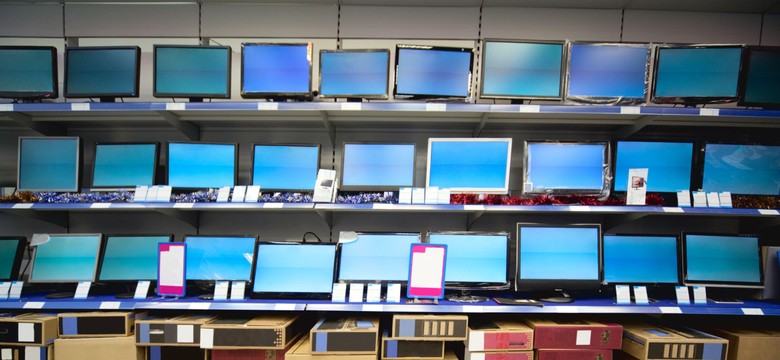 Giganci nie radzą sobie z konkurencją małych sklepów