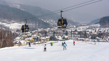 W kolejce do kolejki, czyli Polak na nartach