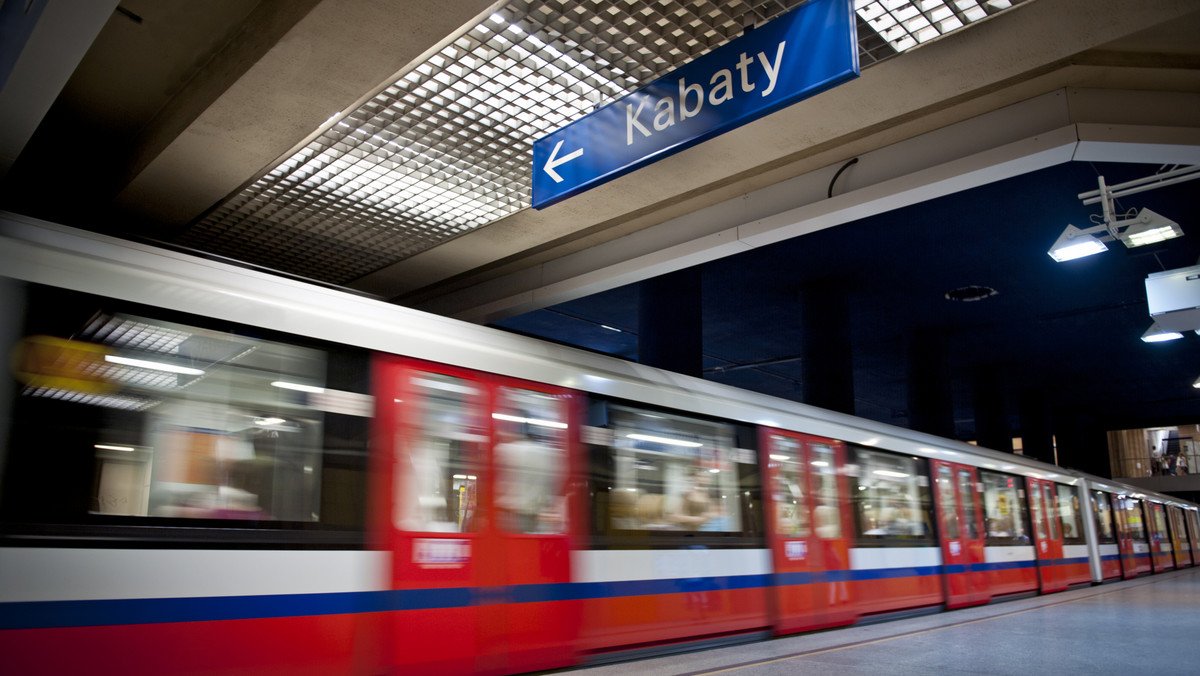 Warszawa: Wypadek w metrze. Duże utrudnienia, nie kursują pociągi