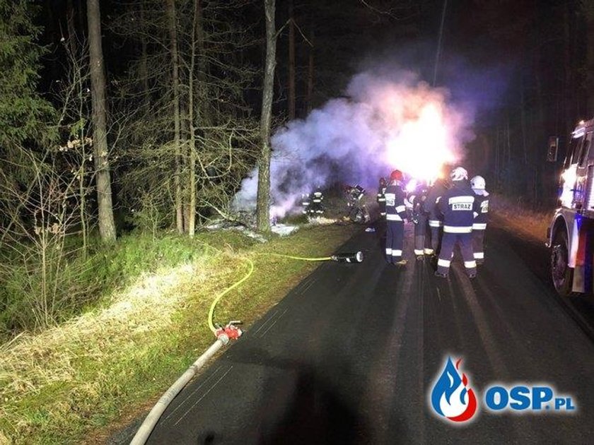 Przerażający wpadek mercedesa. Auto zapaliło się jak pochodnia