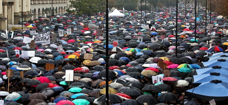 Uczestnicy "czarnego protestu" odpowiadają prokuraturze i... donoszą sami na siebie