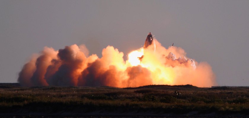 Eksplozja rakiety SpaceX podczas testu w Teksasie. WIDEO