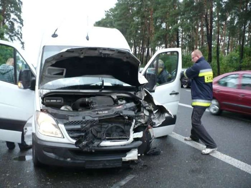 Fiat był tak zmiażdżony, że strażacy musieli rozcinać karoserię