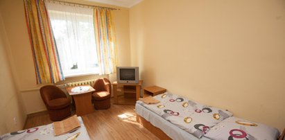 Dłużnicy pójdą do hotelu