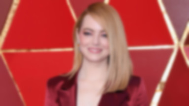 Oscary 2018. Emma Stone złamała dress-code?! Jej stylizacja z czerwonego dywanu zaskoczyła fanów