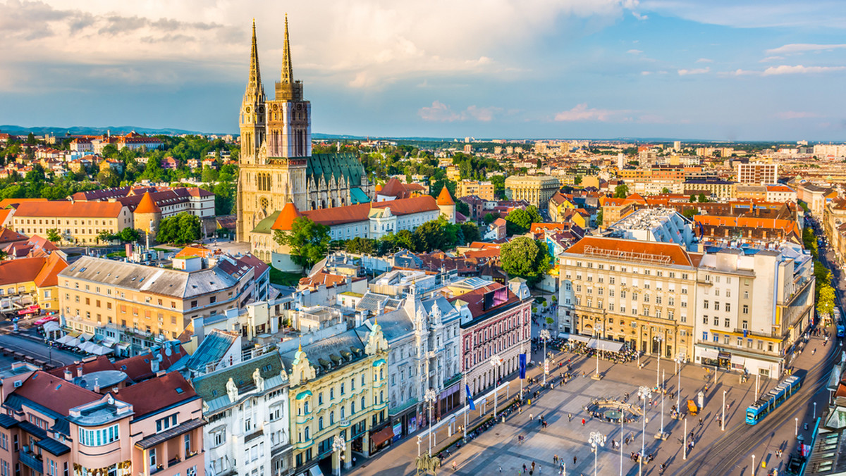 Burmistrz Zagrzebia Milan Bandić postanowił przywrócić na ulice stolicy część pomników "antyfaszystowskich bohaterów z II wojny światowej". We wtorek odbyło się ponowne odsłonięcie popiersia komunisty Ivana Ribara - podała w środę gazeta "Jutarnji List".