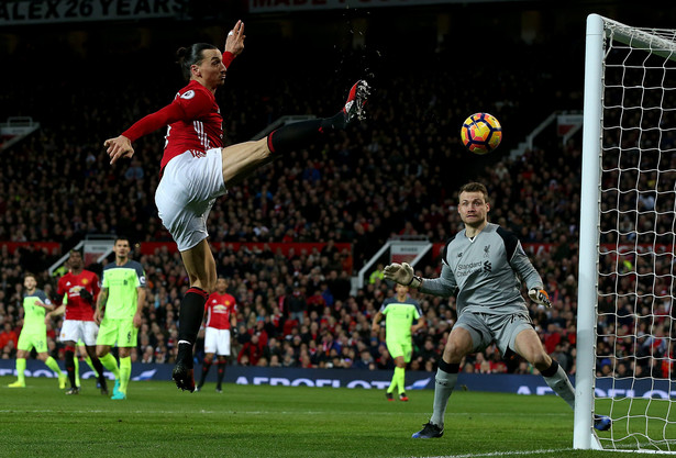 Liga angielska: Ibrahimovic uratował remis w szlagierze. Wysoka porażka Manchesteru City