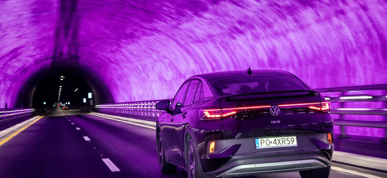Samochód elektryczny bije spalinowy. Polacy zaskakują hejterów