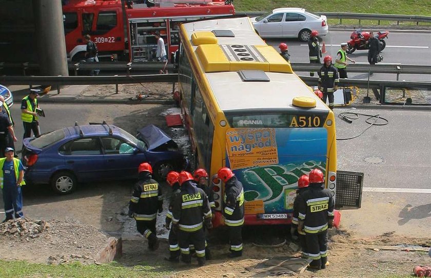 Masakra w stolicy! Autobus z dziećmi spadł ze skarpy!