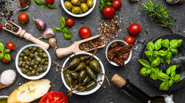 Dieta śródziemnomorska - na czym polega? Zasady, piramida żywieniowa i jadłospis