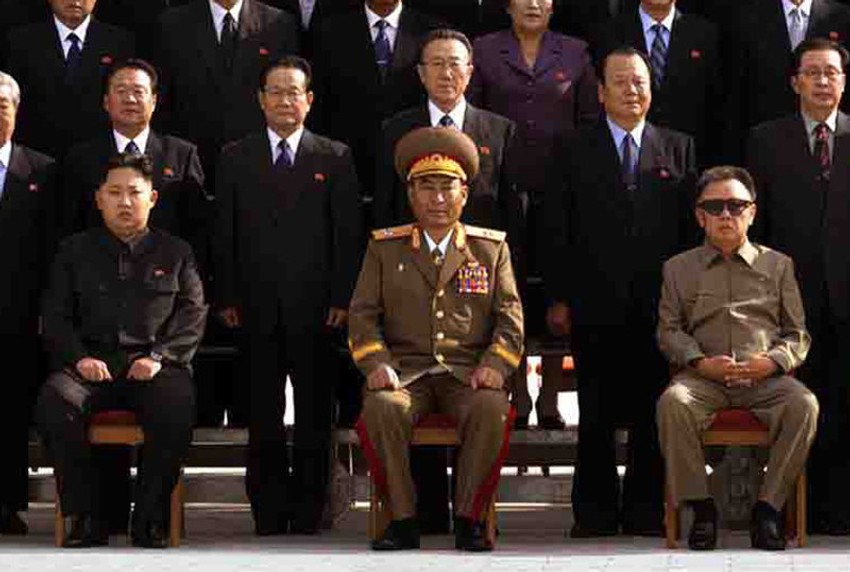 Kim Džong Un (levo) , naslednik Kim Džong Ila (desno)