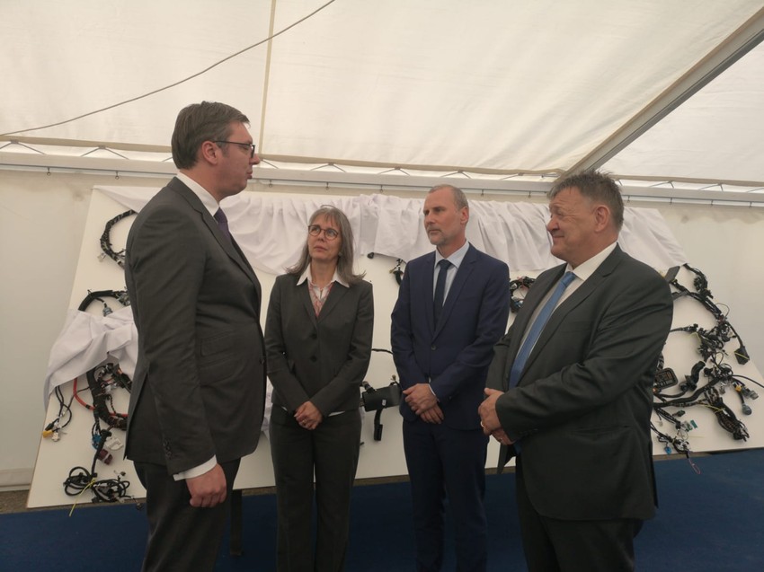 Vučić sa čelnim ljudima "Leonija" i "Mercedesa"