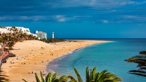 Polscy turyści utknęli na Fuerteventurze. Niepewność i noc na lotnisku