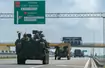 Żołnierze i sprzęt w drodze na manewry Saber Strike 22